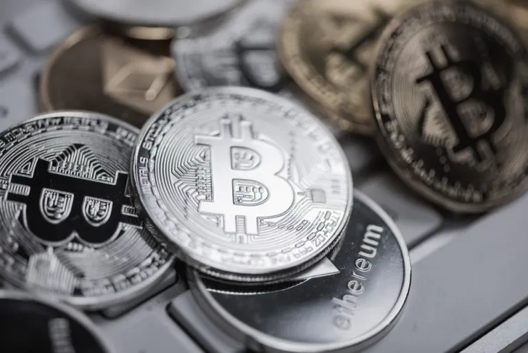 イェール大学による $BTC / $XRP / $ETHのリターン・リスクに関する研究結果まとめ