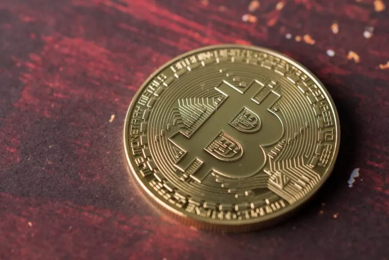英中央銀行のお金の受け取り方に関するアンケートで74％が「デジタル通貨」と回答