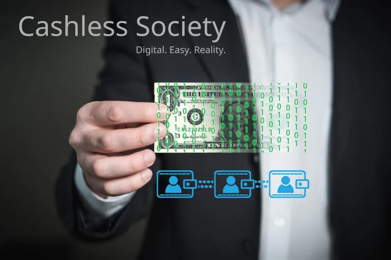 仮想通貨交換業を新たに取得した株式会社ディーカレットがSuicaなどの電子マネーに仮想通貨でのチャージを検討中と報道される