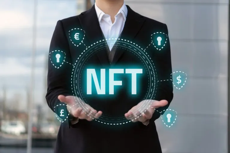 エミネムのNifty Gatewayで発表されたNFT12種類は完売、発行枚数1枚のNFTは10万ドルで落札される