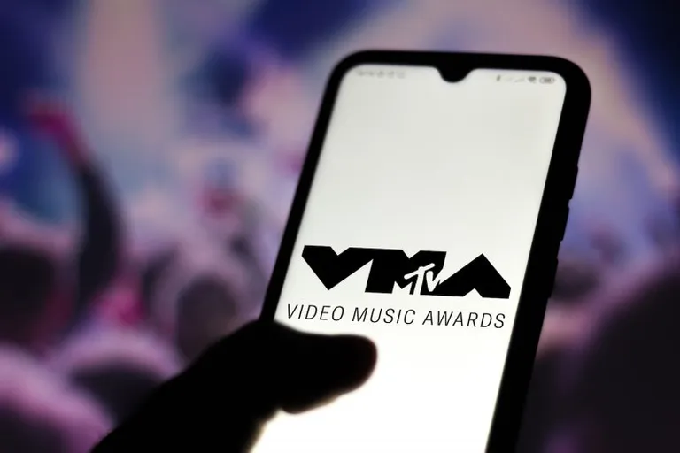 【RECUR × MVT】BLACKPINK（ブラックピンク）にNFTを贈呈予定