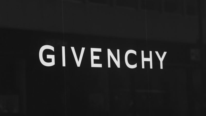 Givenchy（ジバンシィ）アパレル購入でデジタルファッションNFTを提供