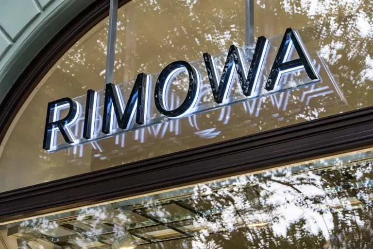 RIMOWA × RTFKT、フィジカルスーツケースを提供するForgingイベント開催