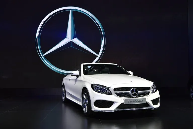 メルセデス・ベンツ、車内でのNFT表示機能を実験中｜Eクラスに搭載予定