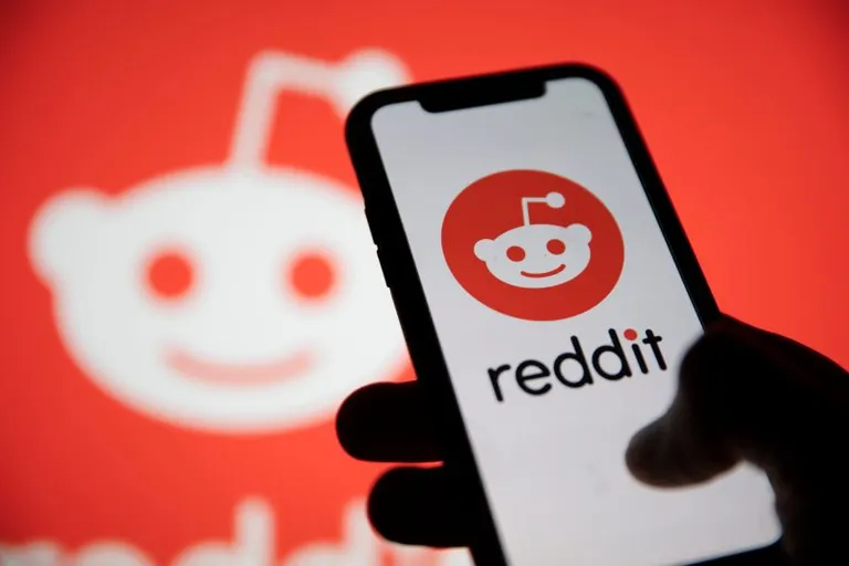 RedditとCoolCatsがコラボNFTアバターを販売