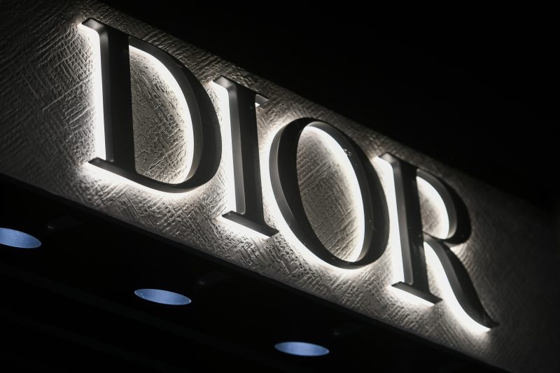 Dior（ディオール）がイーサリアム活用のフィジタルスニーカーを明日発売予定