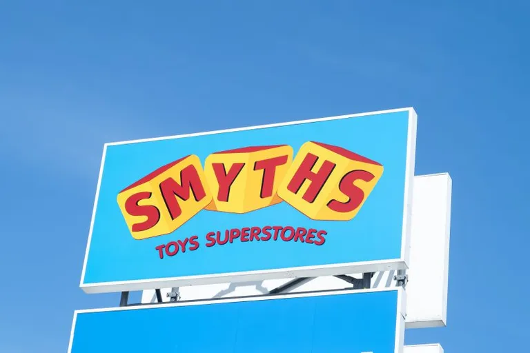 NFT、Pudgy PenguinsがイギリスのSmyths Toyでおもちゃを販売開始