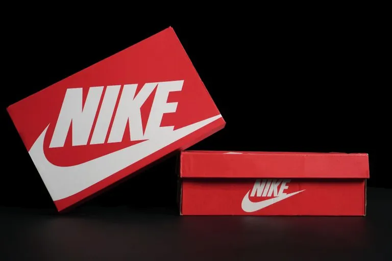NIKE(ナイキ)、.SWOOSHのスニーカー「TINAJ」10月20日に提供開始