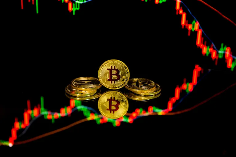 ビットコイン、70,600ドル代に大規模清算ラインか|OIは5.5兆円規模に