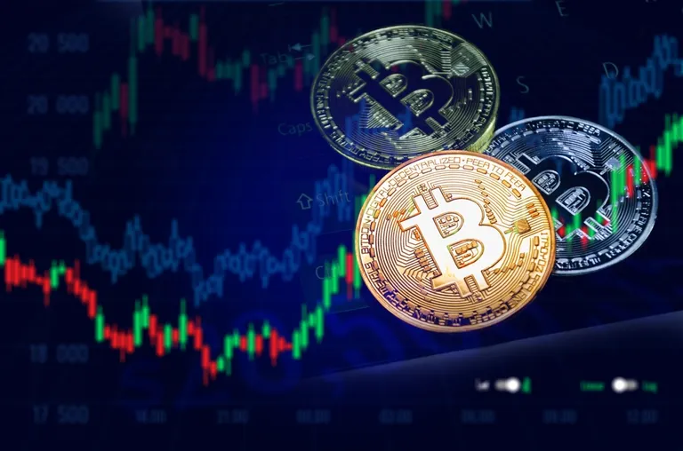 ビットコイン、急騰で63,000ドル台に｜ETFへの資金流入も再開
