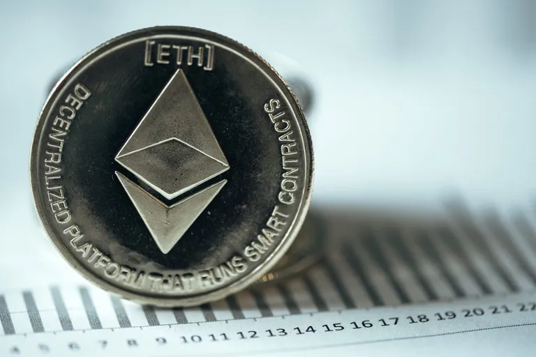イーサリアムETF、手数料競争に注目集まる｜Ark Investは撤退