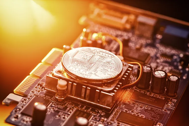 ビットコインマイナー、2024年半減期後もBTC売却継続か