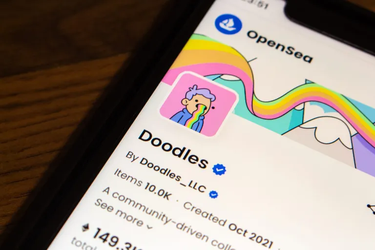 NFTプロジェクト「Doodles」、アディダスとコラボ|限定アパレル公開