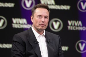 ドージコイン投資家によるイーロン・マスク氏への2590億ドル訴訟、取り下げへ