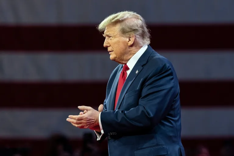 トランプ氏によるDeFiプロジェクト「World Liberty」、米国でのトークン販売を3000万ドルに制限
