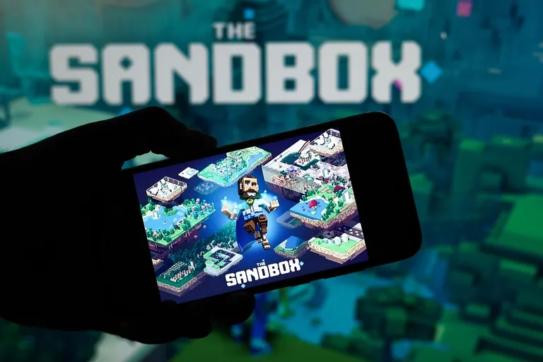 The Sandbox、「Season's Greetings 2024」を開催｜豪華NFTが当たるミステリーボックスも登場