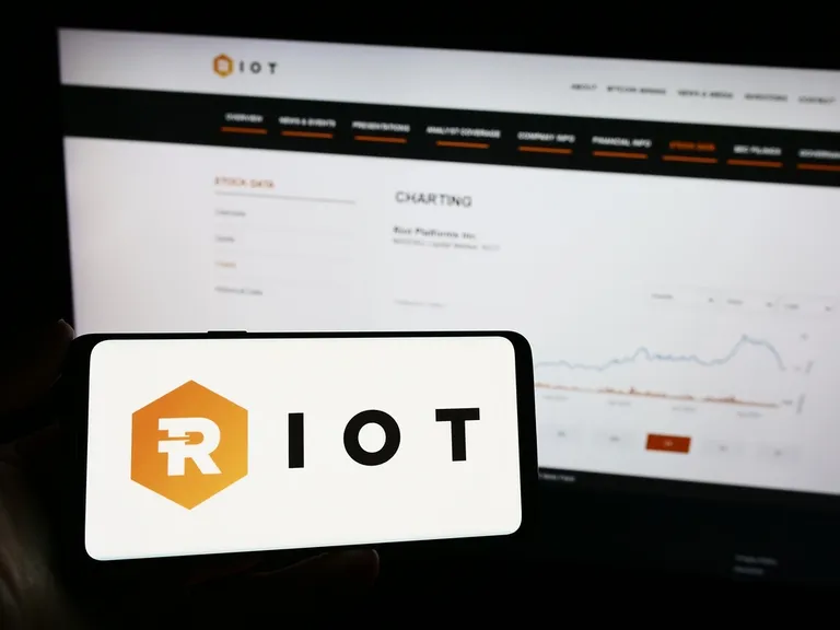 マイニング企業Riot、5億2500万ドル相当のビットコイン購入戦略を加速へ|シニア債券発行を完了