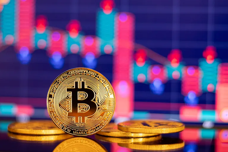 ビットコインはなぜ下落?|期待外れに終わったビットコイン備蓄大統領令