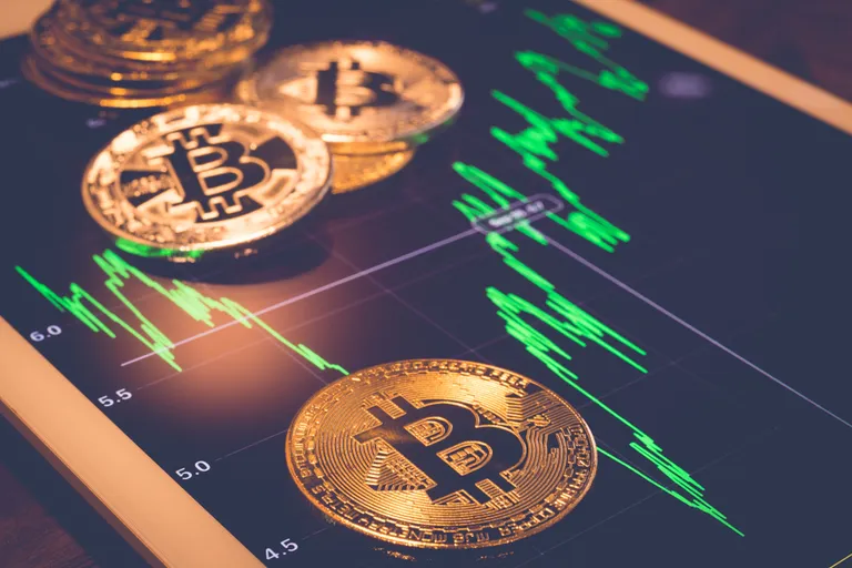 乱高下するビットコイン、過去の暴落と比較｜関税問題とマクロ経済の影響は？