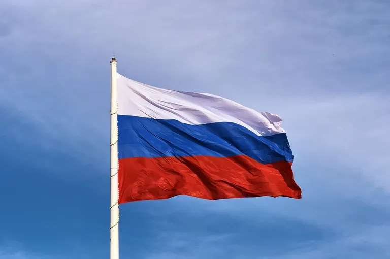 ロシア、ビットコイン取引を一部合法化？「適格投資家」限定の取引所計画が判明