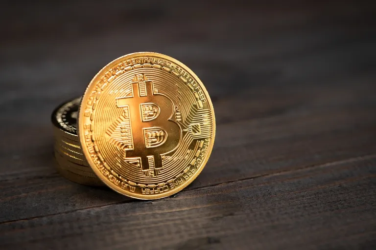米GDP低成長予想でもビットコインはなぜ強い？ 米国経済との逆相関鮮明に