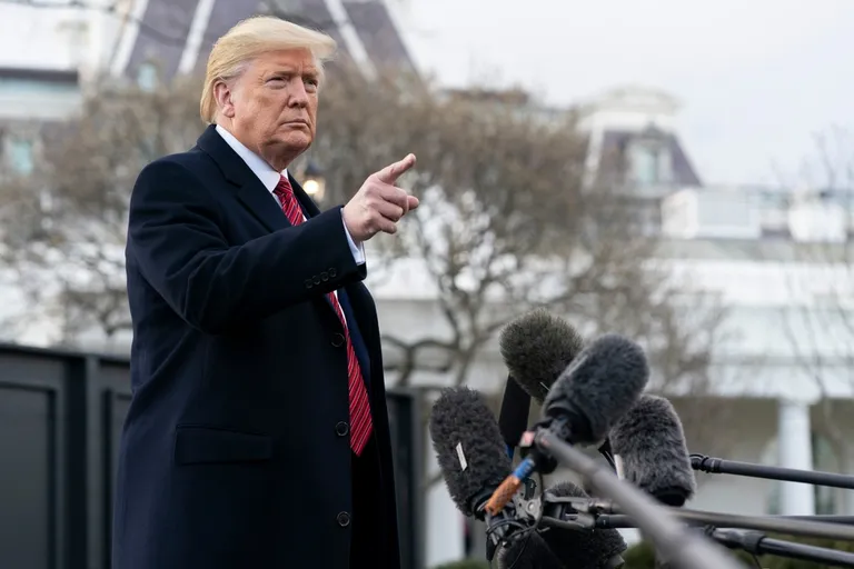 $TRUMPインサイダー売りか？2000万ドル相当が取引所へ｜価格急落の裏側に迫る