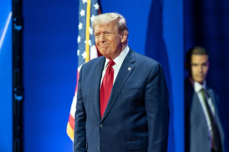 トランプ氏との食事権？仮想通貨$TRUMP、発表受け70%高騰