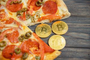 ビットコイン、歴史的ピザデーに11万ドルで最高値更新の快挙｜15年で2750万倍の成長へ