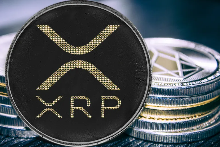 リップル急落の兆候か？大口投資家が440万ドルを8倍ショート｜ETHにも20倍レバの売り圧力