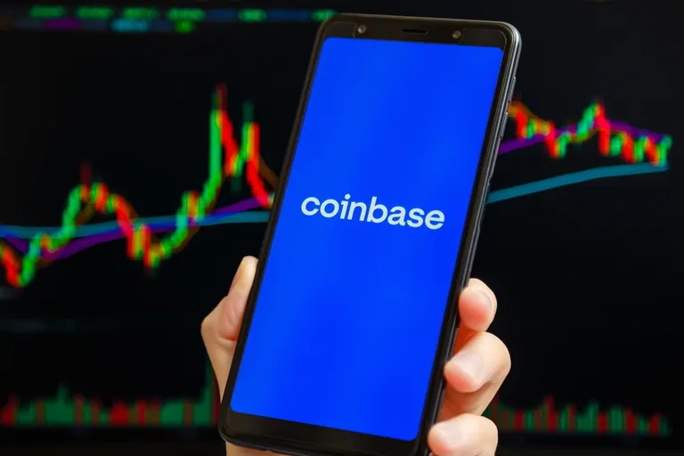 XRP・SOLに機関マネー流入か？コインベースが24時間取引へ