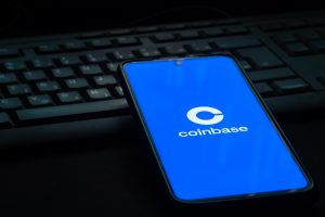 コインベースQ1総収益40%増も純利益は大幅減、その理由は？