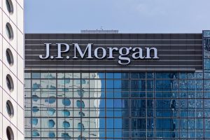 ビットコイン、金を超える輝きへ？ JPモルガンが2025年後半のBTC優位を分析