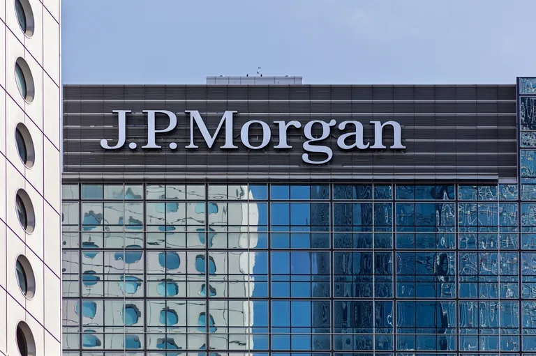 ビットコイン、金を超える輝きへ？ JPモルガンが2025年後半のBTC優位を分析
