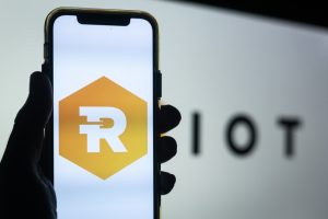 マイニング大手ライオット、ビットコインからAIへ転換加速か｜Q1決算報告