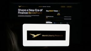 トランプ関連DeFi「World Liberty Financial」、ミームコインTRUMPを財務資産に