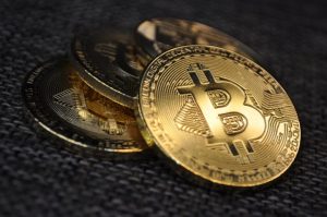 【今日の暗号資産ニュース】エルサルバドルの毎日1BTC購入は虚偽？日銀のドル供給がBTC相場に与える影響とは