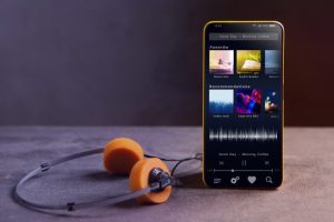 Web3系AIエージェント「Luna」、実写風MVが配信開始
