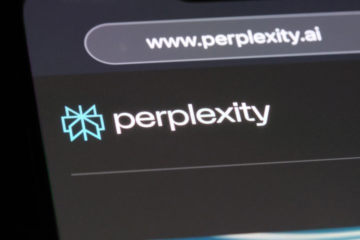 コインベース、AI企業Perplexityと提携｜AIによる取引促進を実現