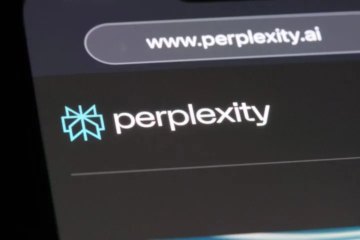 コインベース、AI企業Perplexityと提携｜AIによる取引促進を実現