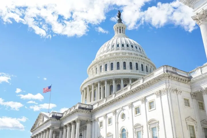 米下院休会、暗号資産の税制改革は9月まで中断