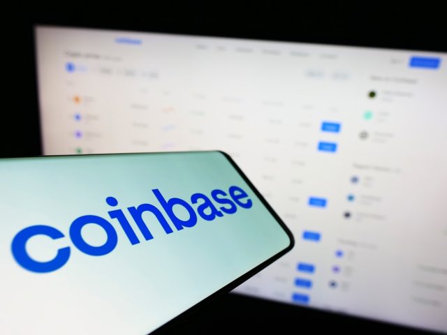 コインベース株が下落、20億ドル調達に賛否両論
