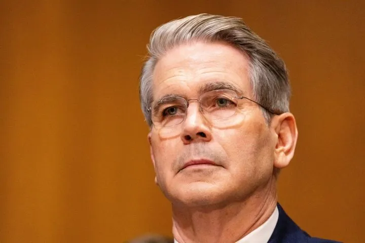 米財務長官、ビットコイン保有方針で発言訂正｜市場は混乱