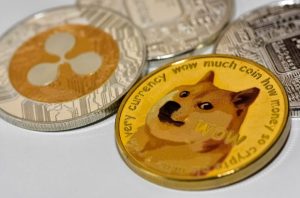 リップルとドージコインの新時代到来か、新ETFが取引開始へ
