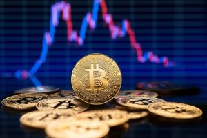 【今日の暗号資産ニュース】FRB利下げで市場乱高下。金色のBTCトランプ像出現