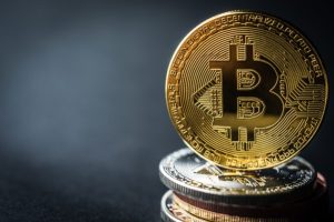 【今日の暗号資産ニュース】金価格高騰の中BTCに関心集まる。ビットコインETFが大躍進