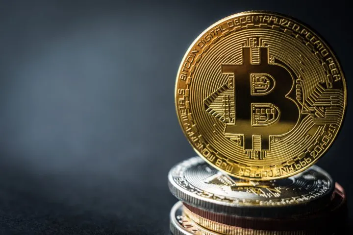 【今日の暗号資産ニュース】金価格高騰の中BTCに関心集まる。ビットコインETFが大躍進