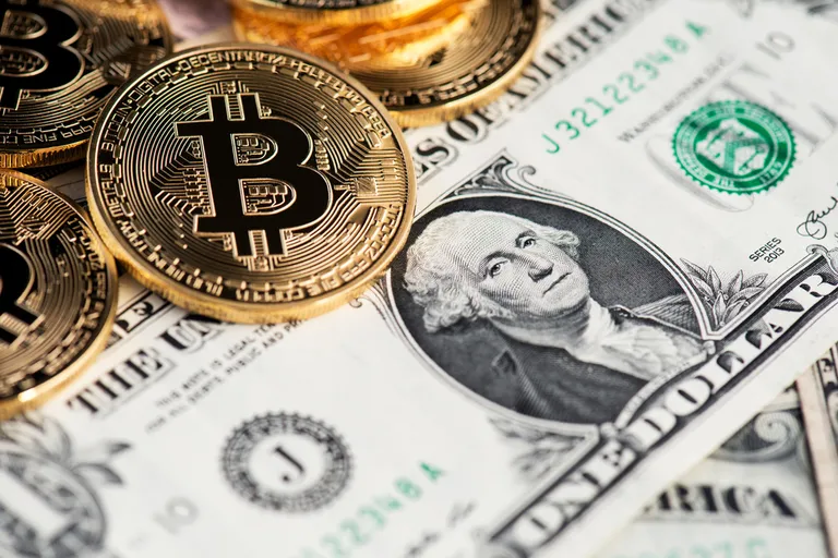 インフレヘッジは過去の話?BTCとドルの新相関