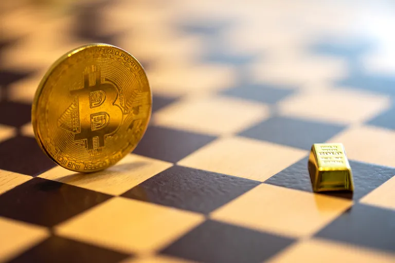金は急落、BTC堅調。市場の主役交代シグナルか