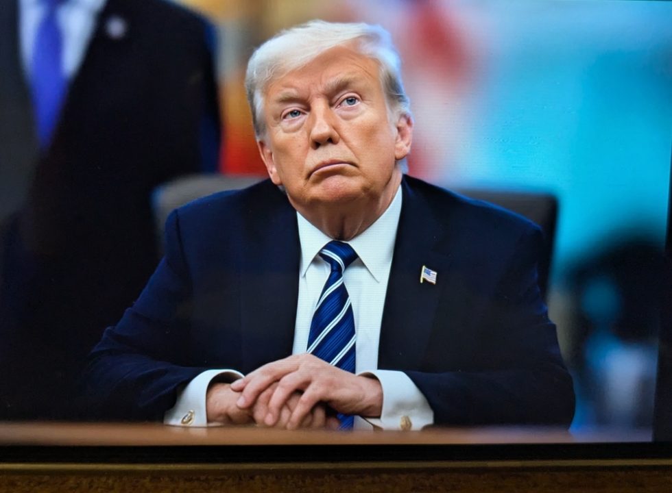 トランプ氏、バイナンス創設者に恩赦｜インサイダー疑惑も浮上