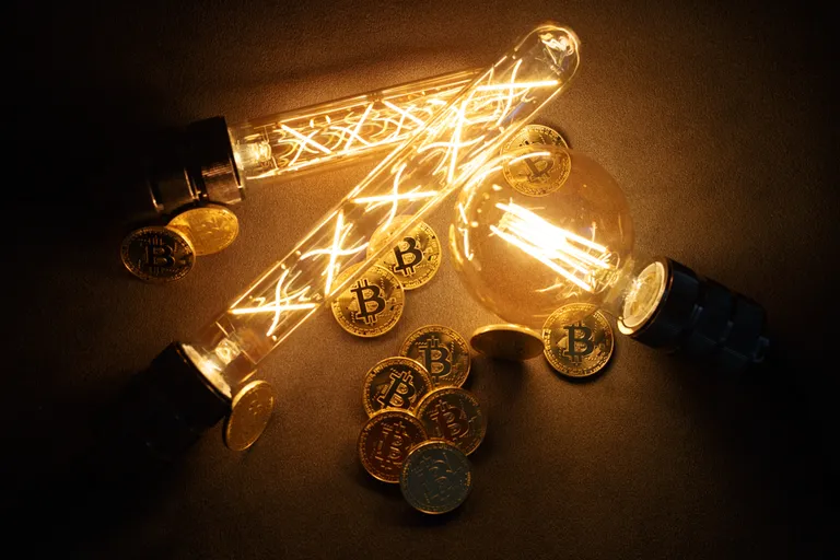 余剰電力の「解決策」?ビットコインマイニングの意外な役割